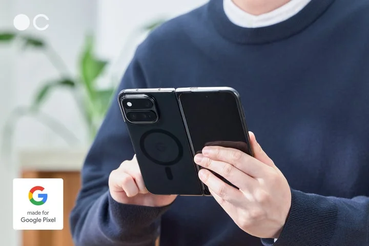 Google Pixel 11 Pro Foldにケースを装着した状態