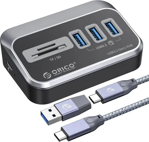 USBハブ本体と付属のUSBケーブル2種（USB-AおよびUSB-C）