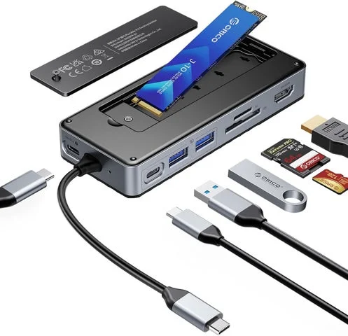 M.2 SSDケースとUSB-Cハブが一体化した本体、ケーブル、SDカード等の付属品