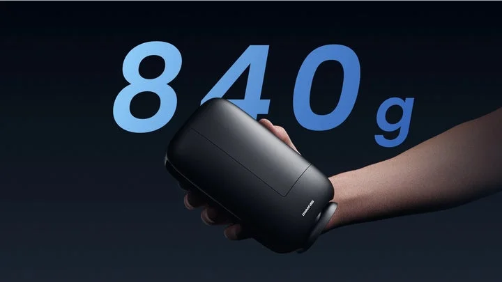 手に持たれたDWARF mini本体と「840g」の文字