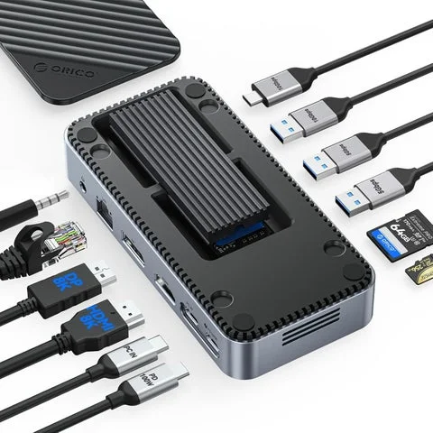 ドッキングステーション本体と接続用ケーブル、SDカード等の付属品一式。