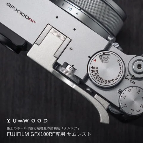 FUJIFILM GFX100RFに装着されたサムレスト