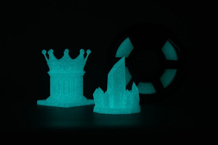 暗闇で光るPLA Galaxy Luminousで出力された造形物