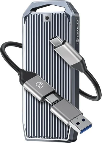 ストライプアルミボディのSSDケース本体と接続用USBケーブル