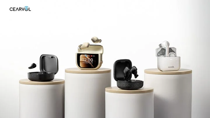 3種類の異なる形状の集音器と充電ケース