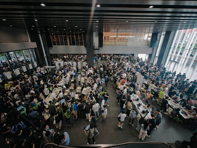 会場内の様子を俯瞰した展示会の風景
