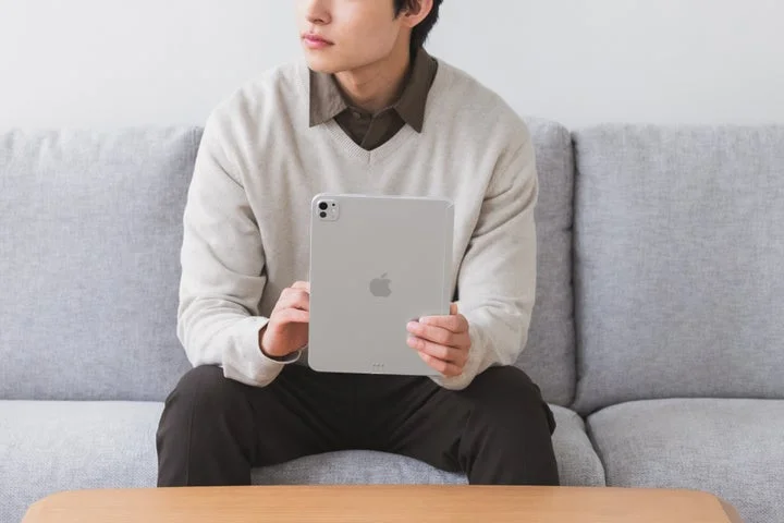 iPad Proに装着したケースの背面と持ち心地