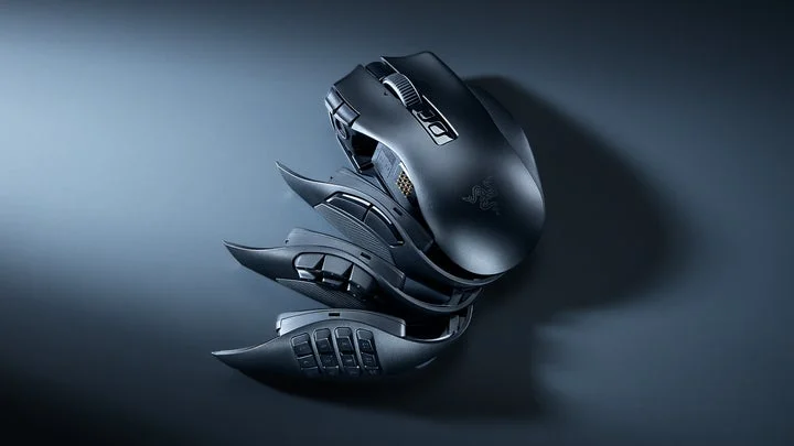 サイドプレートを交換可能な状態のRazer Naga V3 Pro