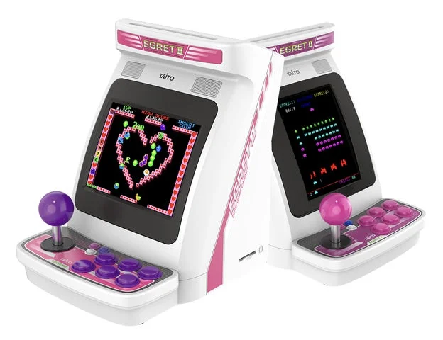ゲーム画面を表示したイーグレットツー ミニ本体の並び