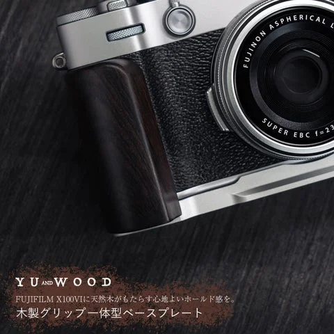FUJIFILM X100VIに装着されたウッドグリップ一体型ベースプレート