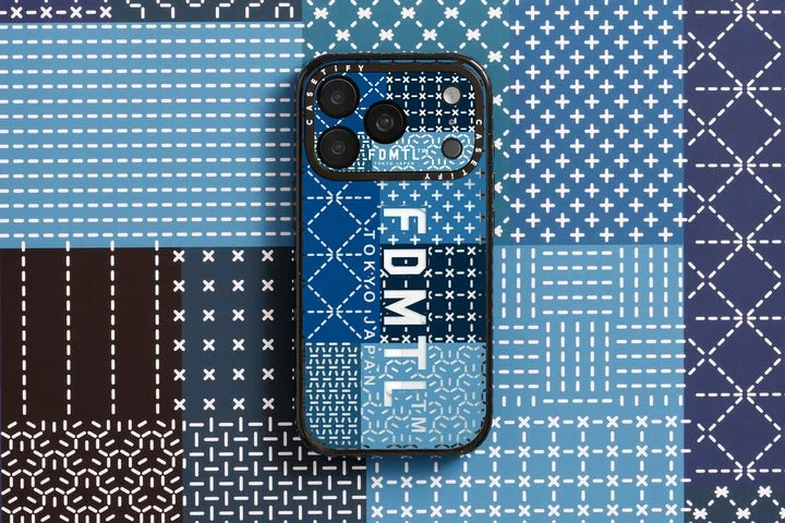 刺し子模様がデザインされたFDMTLコラボのiPhoneケース