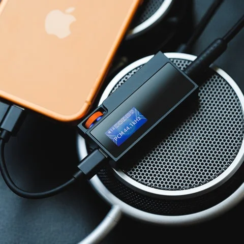 スマートフォンに接続されたUA6 II