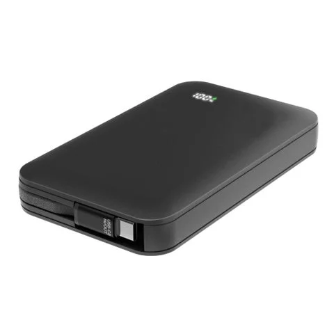 ブラックカラーの準固体電池モバイルバッテリー（10000mAh）本体の斜めからの外観