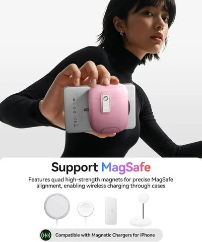 MagSafe充電器に装着されたAirPodsケースを持つ人物