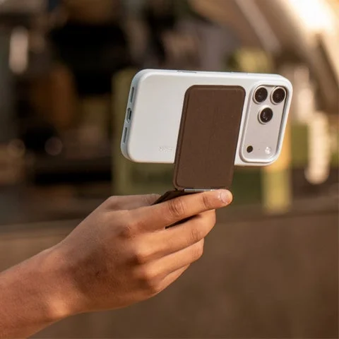 手持ちのハンドグリップとして使用しているスマホスタンド