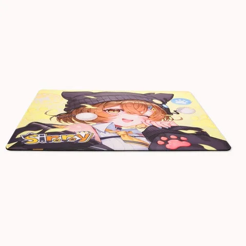 横から見たSirryコラボマウスパッドの薄さ