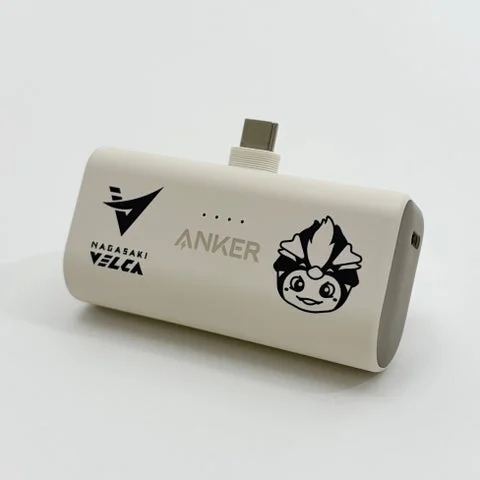 長崎ヴェルカのロゴとキャラクターがプリントされたモバイルバッテリー