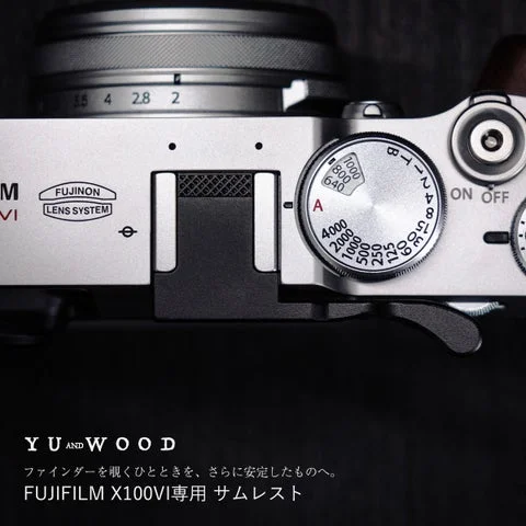 FUJIFILM X100VIに装着されたサムレスト
