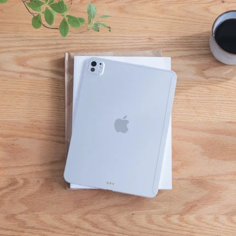 アイスホワイトのiPad Pro用ケース背面
