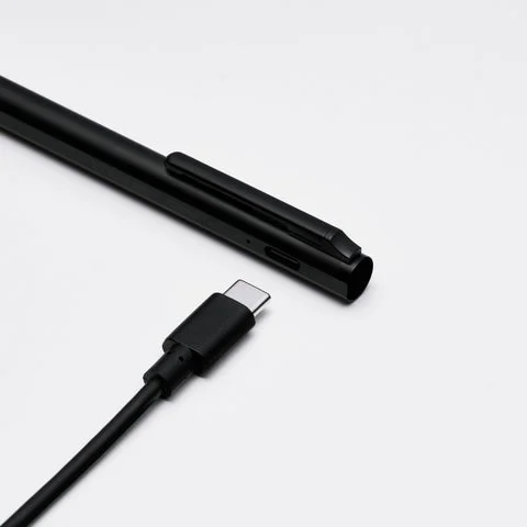 USB Type-Cケーブルとスタイラスツーウェイの充電ポート