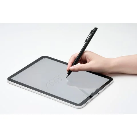 iPadでスタイラスツーウェイを使用して描画している様子