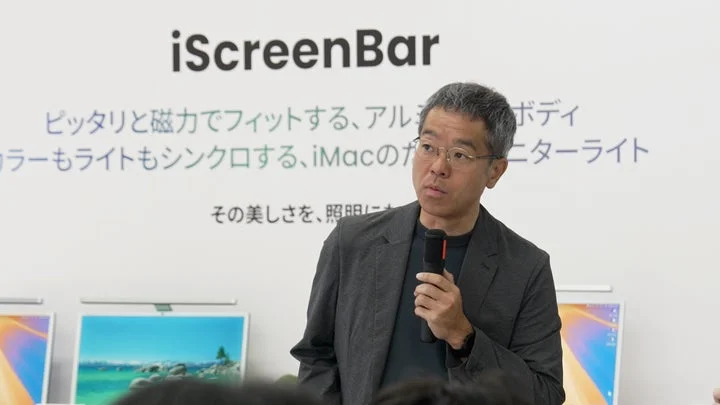 BenQの担当者が登壇し、Eye-Care技術について解説している様子。
