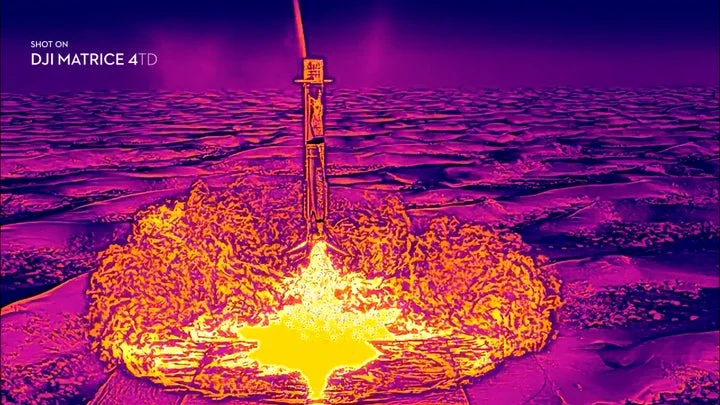 Matrice 4TDで撮影されたロケット打ち上げの赤外線熱画像