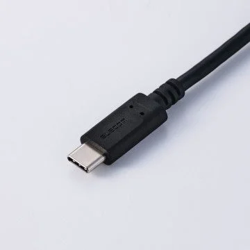 USBハブから伸びるType-Cコネクタ部分の拡大