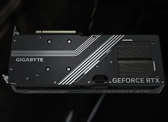 GeForce RTX 5080の強化メタルバックプレート