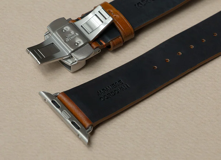 JAPANESE CORDOVANと刻印されたレザーバンドの裏面