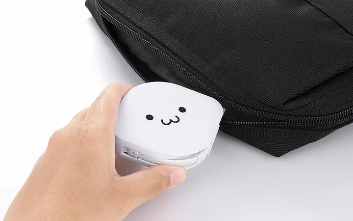 バッグへコンパクトに収納する様子