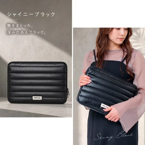 シャイニーブラックのPCケースと持ち歩く女性