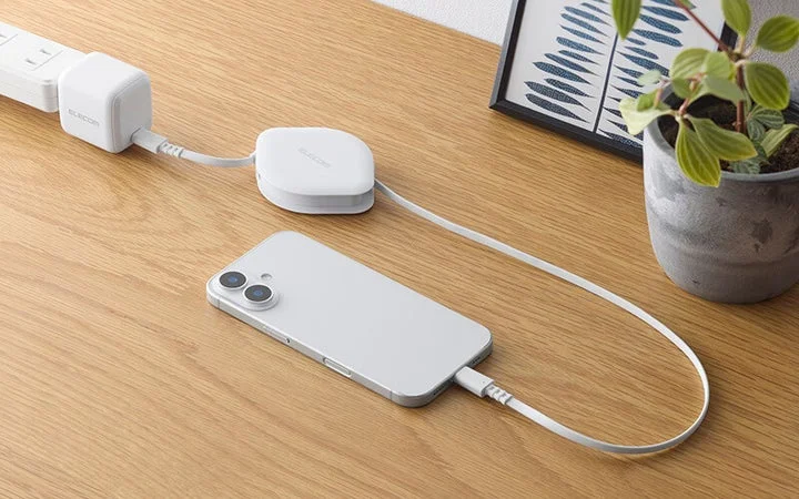 スマートフォンを充電している様子