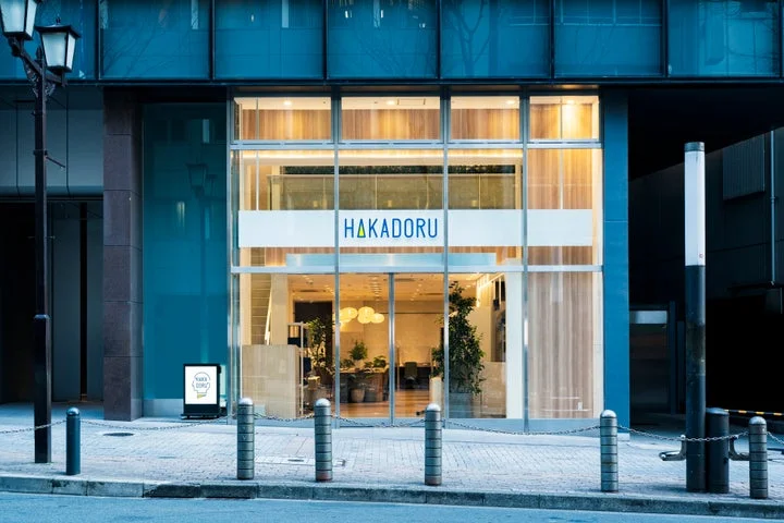 HAKADORU渋谷宮益坂店の外観。