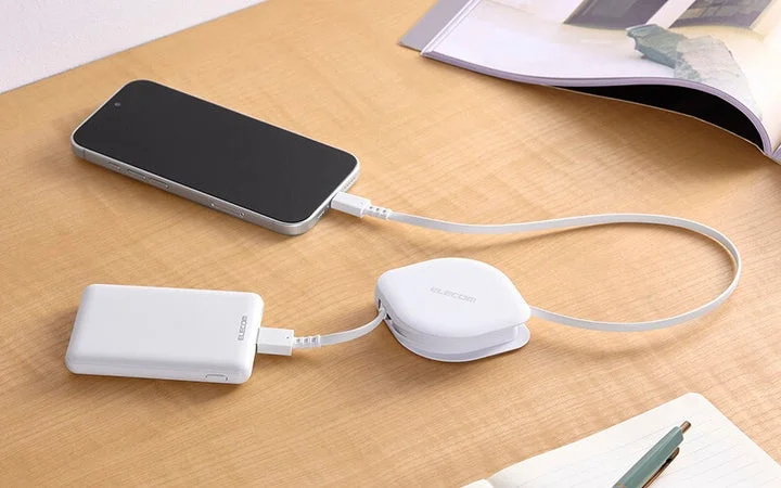 モバイルバッテリーを使用したスマートフォン充電