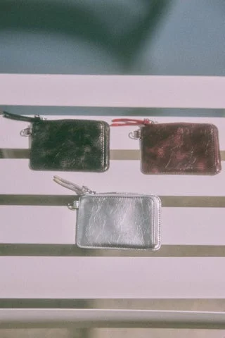 black、silver、wineの3色展開のFragment case