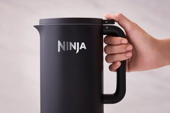 Ninja Grip付きハンドルの持ちやすさを示す様子