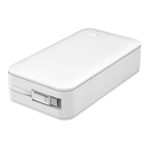 ホワイトカラーの準固体電池モバイルバッテリー（20000mAh）本体の斜めからの外観