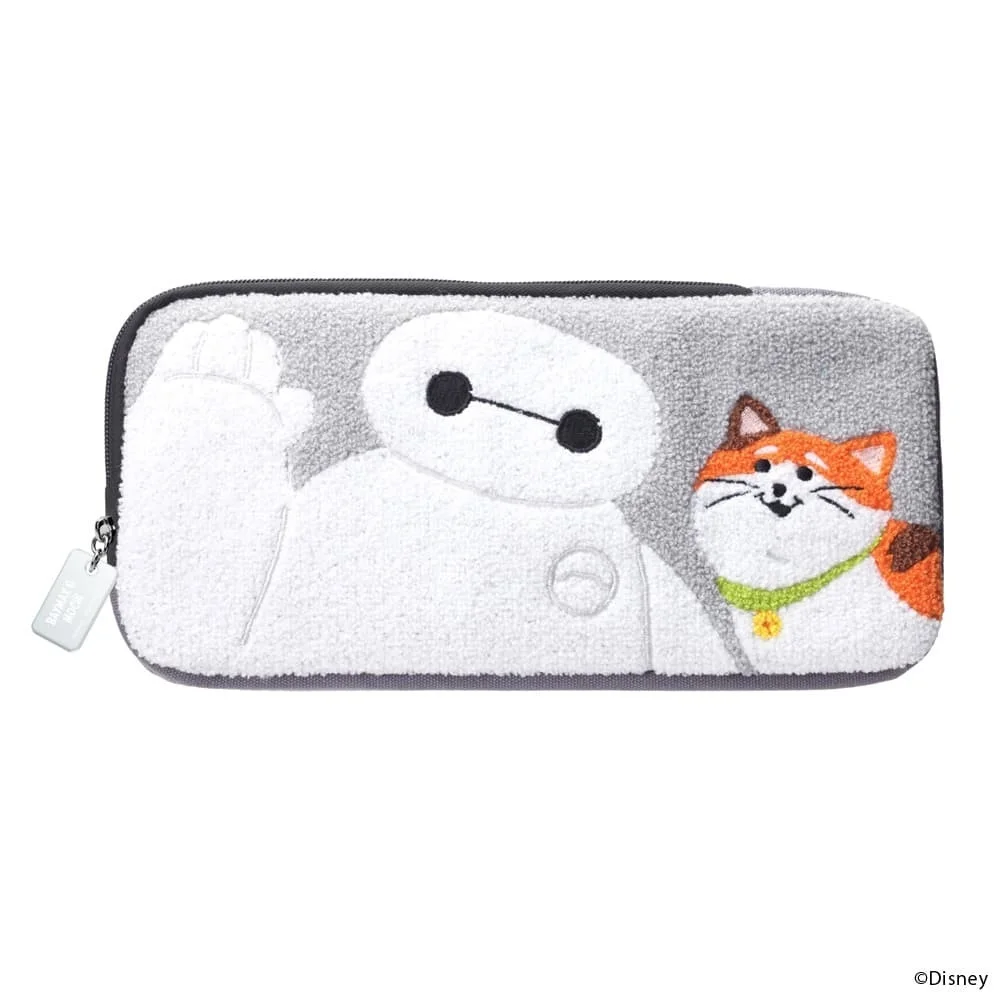 ベイマックスと猫がデザインされたポーチ