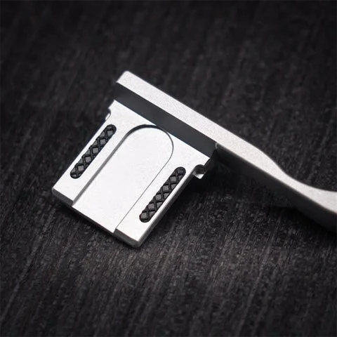 X100VI用サムレストの裏面にあるシリコンパッド詳細