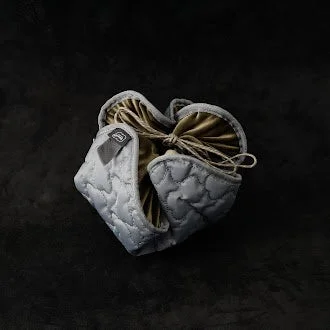 巾着状に絞られた状態のYOSEMITE DIMROLL BAG M