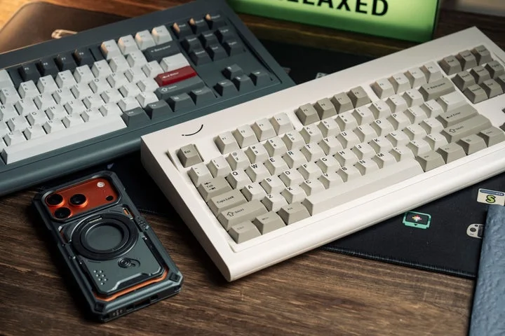 Smurve80のカラーバリエーションとデスク周り