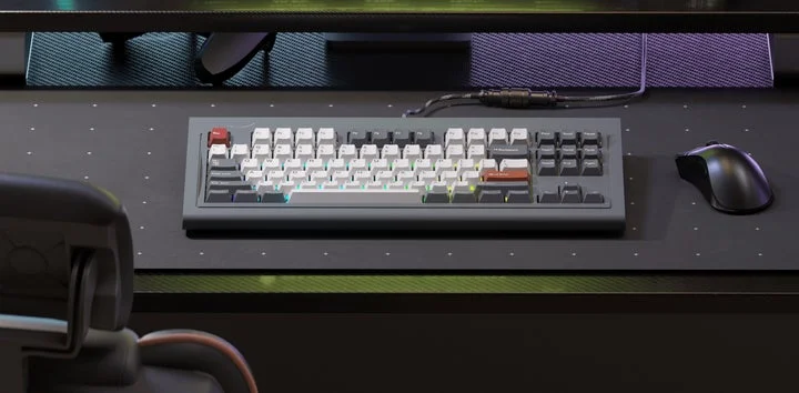 デスク上のSmurve80キーボード