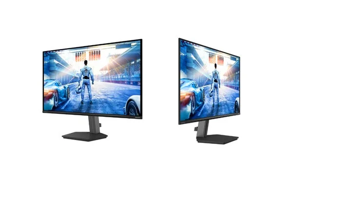 ゲーム画面を表示したPHILIPS EVNIAモニターの製品画像