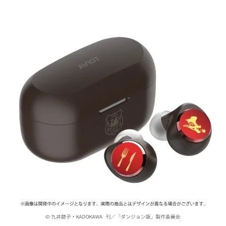 レッドドラゴンとカトラリーがデザインされたイヤホン本体と充電ケース