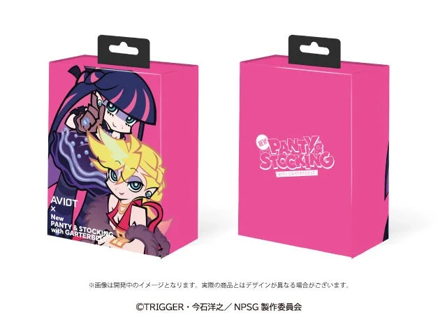キャラクターが描かれたピンク色のコラボイヤホン専用パッケージ