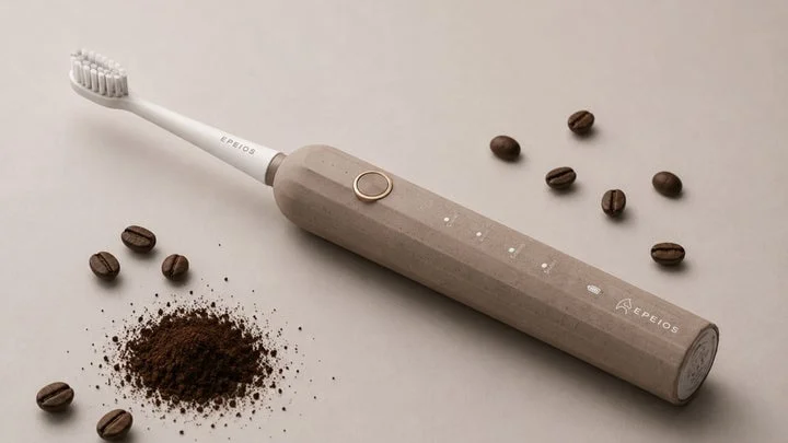 コーヒーかすと並べられたEPEIOS電動歯ブラシET003の限定カラーモデル
