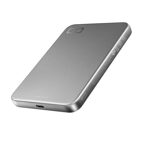 薄型アルミ合金筐体のモバイルバッテリーSMARTCOBY SLIM 5K