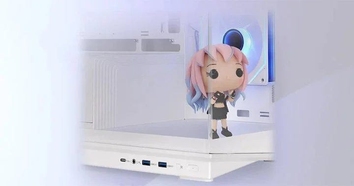 PCケース内部のフロント部に設置されたフィギュア展示用ステージ