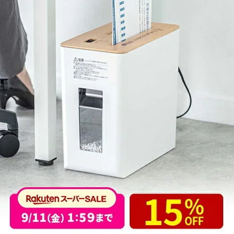 オフィス環境で紙を投入する静音シュレッダーと15%OFFのセール表示